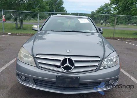 2008 Mercedes-Benz C 300 Luxury 4Matic/Sport 4Matic z USA, uszkodzony, nr VIN WDDGF81X18F067700